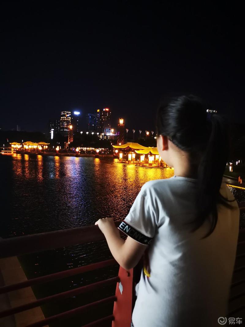 千灯湖旁的车友聚会 易起乐