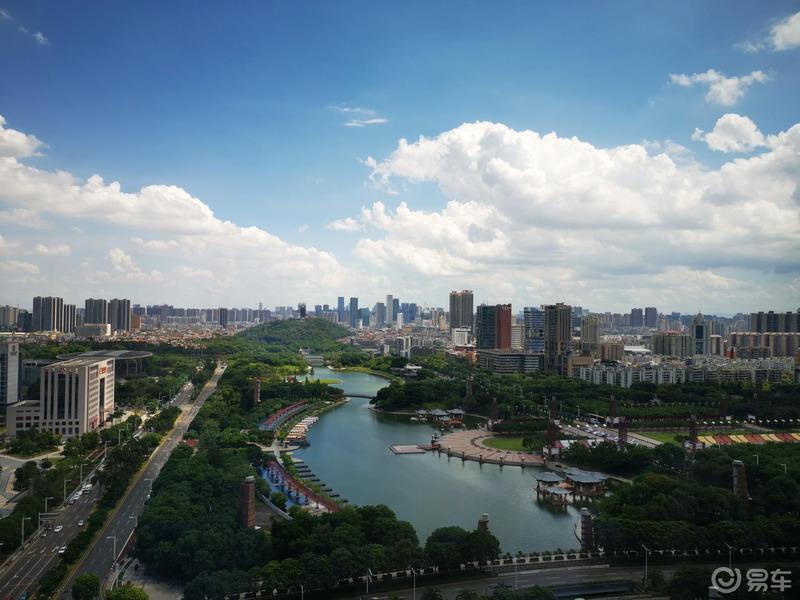 千灯湖旁的车友聚会 易起乐