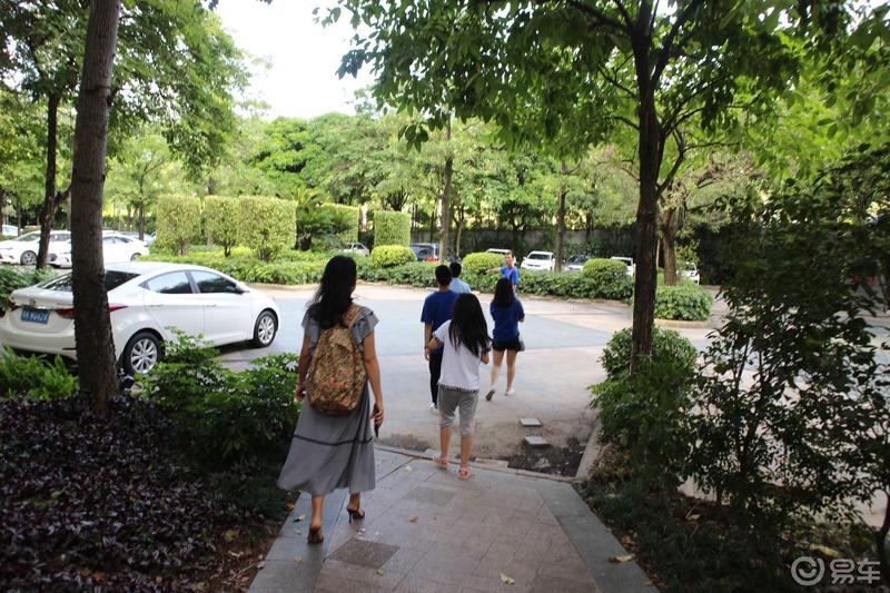 千灯湖旁的车友聚会 易起乐