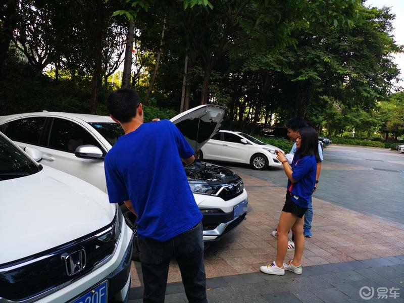 千灯湖旁的车友聚会 易起乐