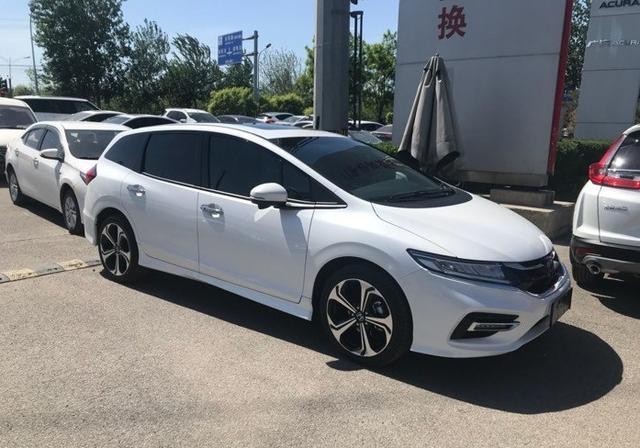 15W的裸车价，我买了日系的旅行车，比斯柯达明锐旅行版好