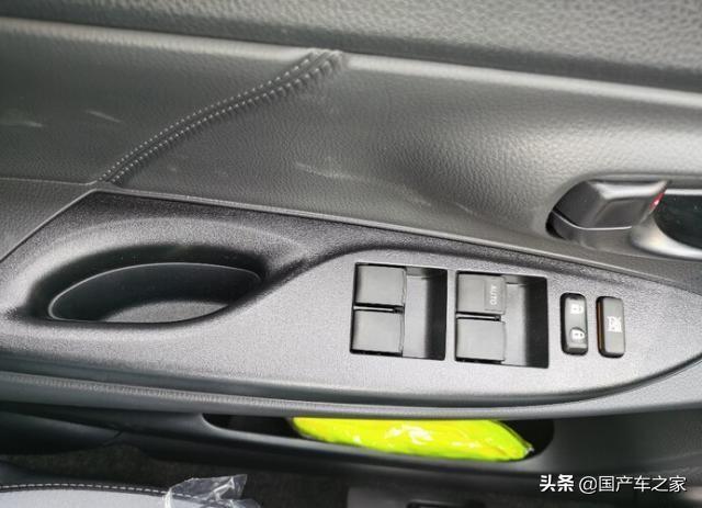 9万喜提丰田致炫X乞丐版，车主：外观出奇地好看，就是内饰差点