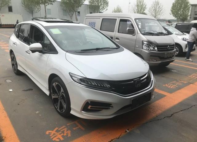 15W的裸车价，我买了日系的旅行车，比斯柯达明锐旅行版好
