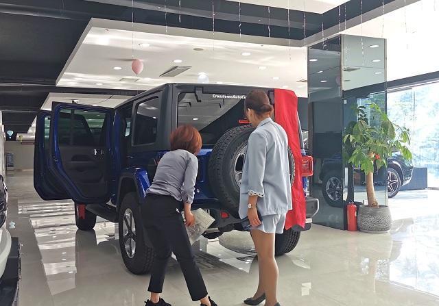 Jeep牧马人提车记，车主：对比奔驰GLE350，更喜欢硬派