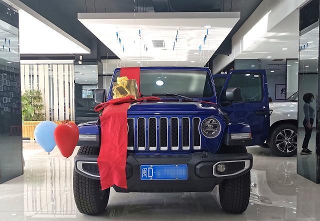 Jeep牧马人提车记，车主：对比奔驰GLE350，更喜欢硬派