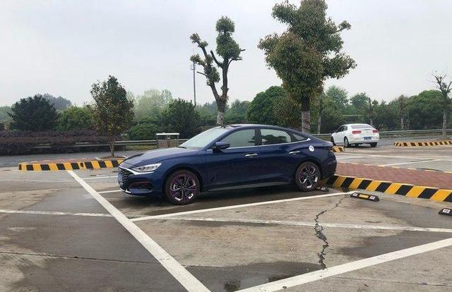 众里寻他，最后买了一辆韩系车，颜值让很多国产车自愧不如