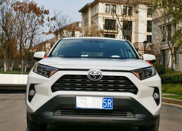 幸福来得太突然，23小伙喜提丰田RAV4，分享3000公里用车感受