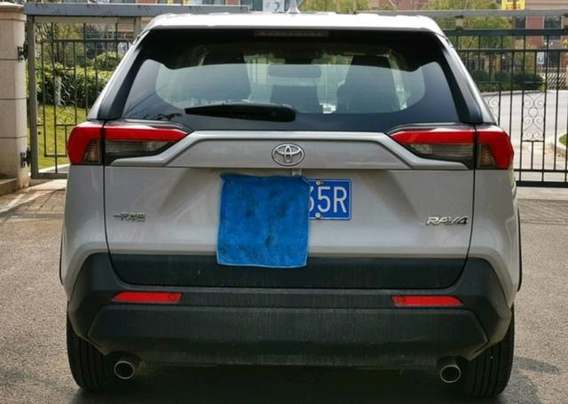 幸福来得太突然，23小伙喜提丰田RAV4，分享3000公里用车感受