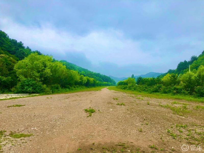找寻那奋斗的年代，那隐藏在崇山峻岭中的红色。