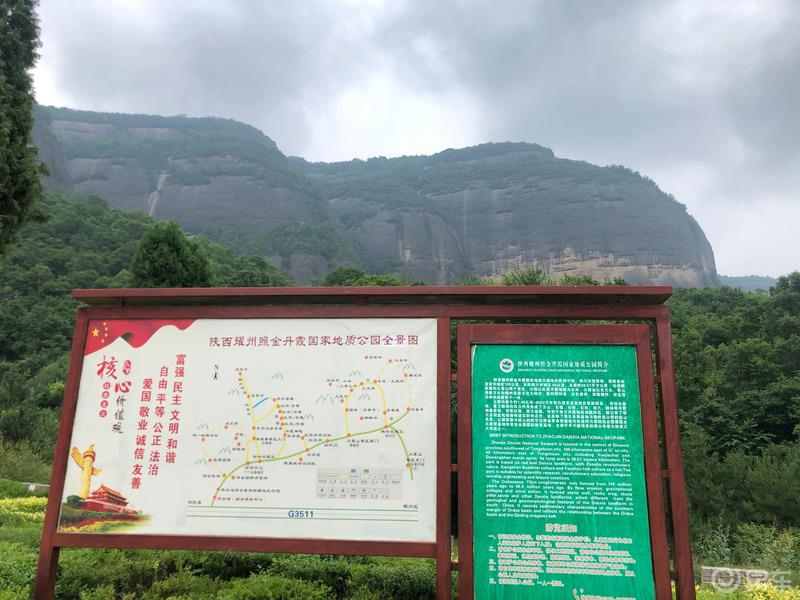 找寻那奋斗的年代，那隐藏在崇山峻岭中的红色。