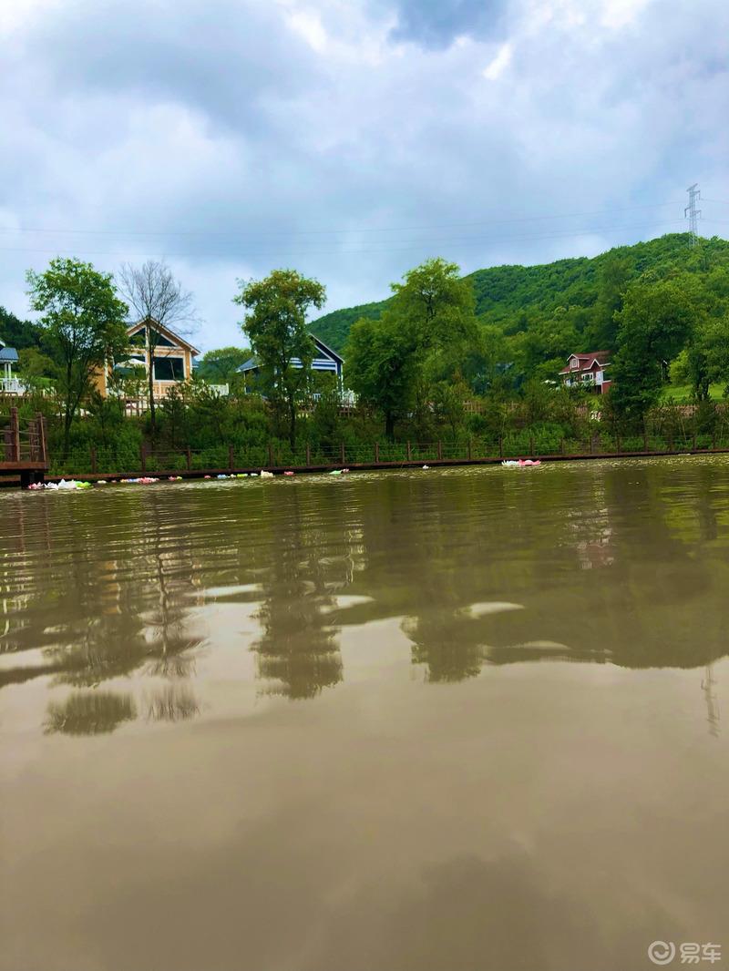 找寻那奋斗的年代，那隐藏在崇山峻岭中的红色。