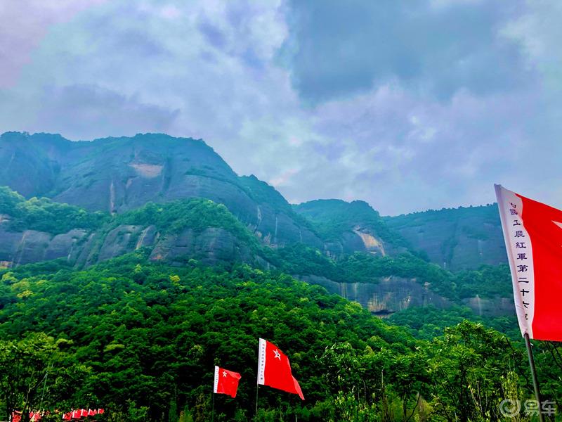 找寻那奋斗的年代，那隐藏在崇山峻岭中的红色。