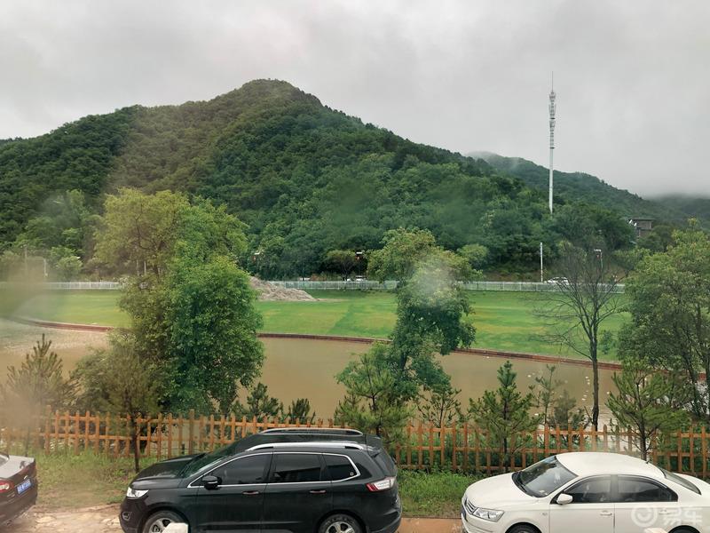 找寻那奋斗的年代，那隐藏在崇山峻岭中的红色。