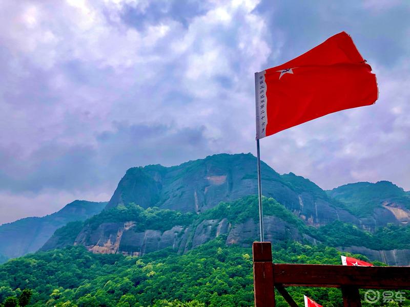 找寻那奋斗的年代，那隐藏在崇山峻岭中的红色。