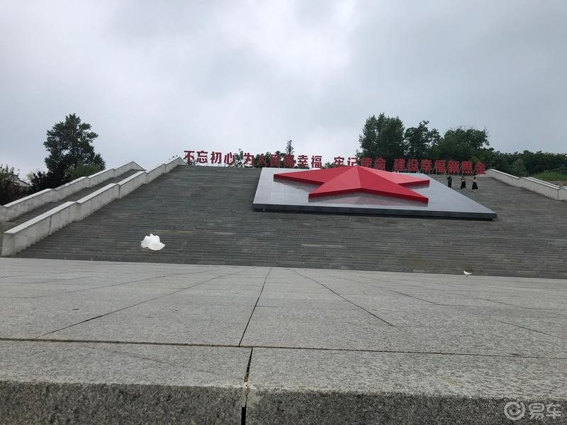 找寻那奋斗的年代，那隐藏在崇山峻岭中的红色。