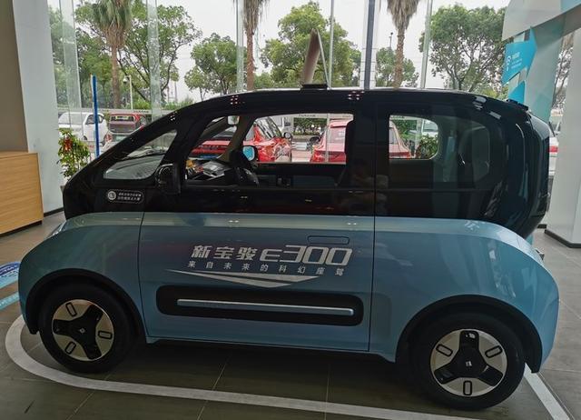 宝马车主的第二辆车，不限行零购置税，外观科幻配4座，9万提回家