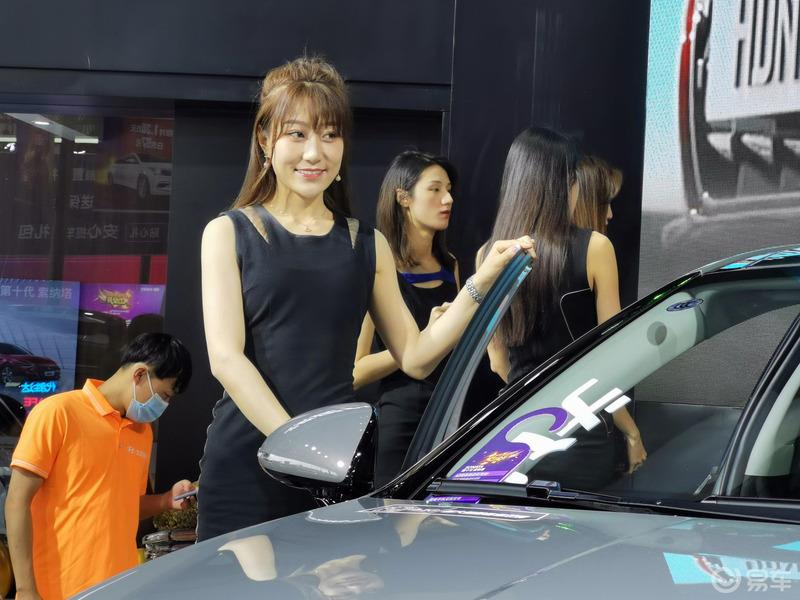 走马观花第十一届西安国际车展----豪车与美女