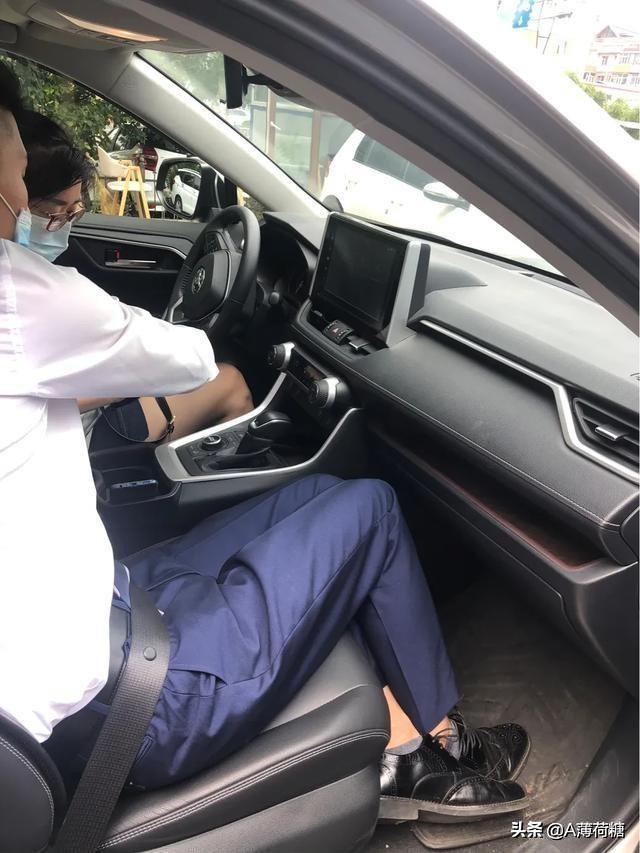 80后人生第一部车，荣放2.0风尚版