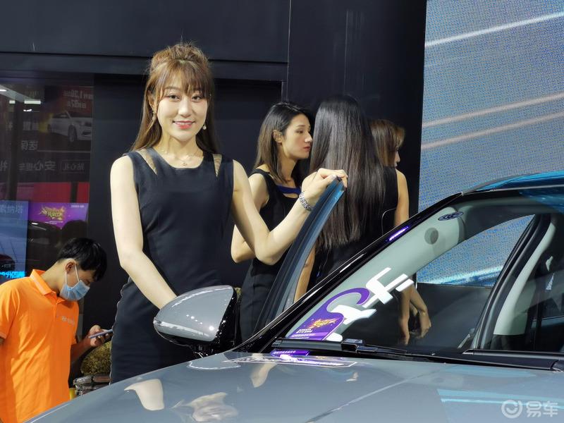 走马观花第十一届西安国际车展----豪车与美女