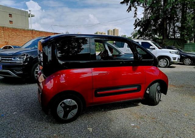 奔驰车主提电动车，比Smart更帅，续航305KM，月薪4k都能买得起