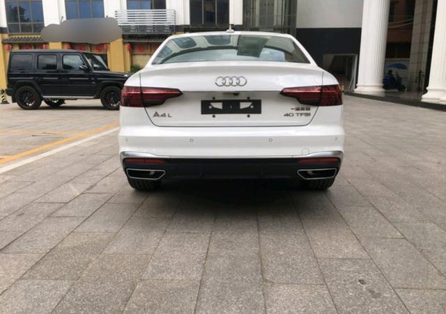 26岁小伙喜提新款奥迪A4L，家用很合适，分享2200公里用车感受
