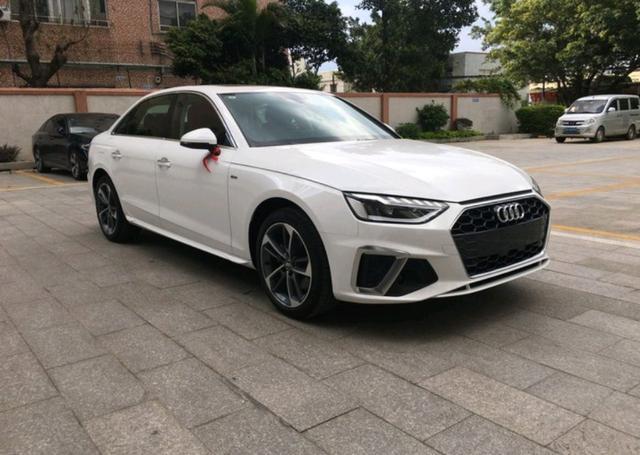 26岁小伙喜提新款奥迪A4L，家用很合适，分享2200公里用车感受