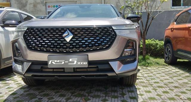 国产SUV中的“旗舰车”，有9颗哈曼音响，177Ps马力，顶配才13万