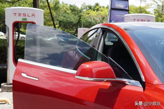 我终于买到了的自己梦想之车：特斯拉 Model 3