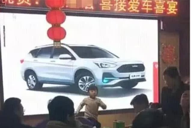小伙喜提哈弗H6，在农村摆20桌宴席，红包赚回买车钱