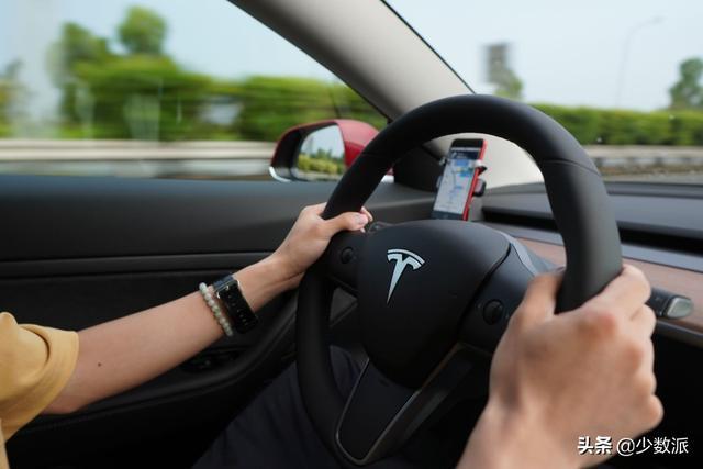 我终于买到了的自己梦想之车：特斯拉 Model 3