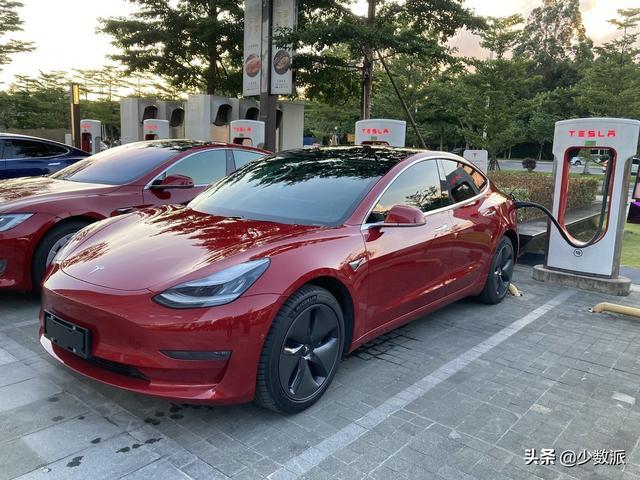我终于买到了的自己梦想之车：特斯拉 Model 3
