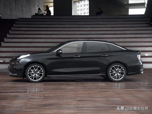 车主刚提领克03屁股还没坐热就撞坏，领克03我只活了1小时