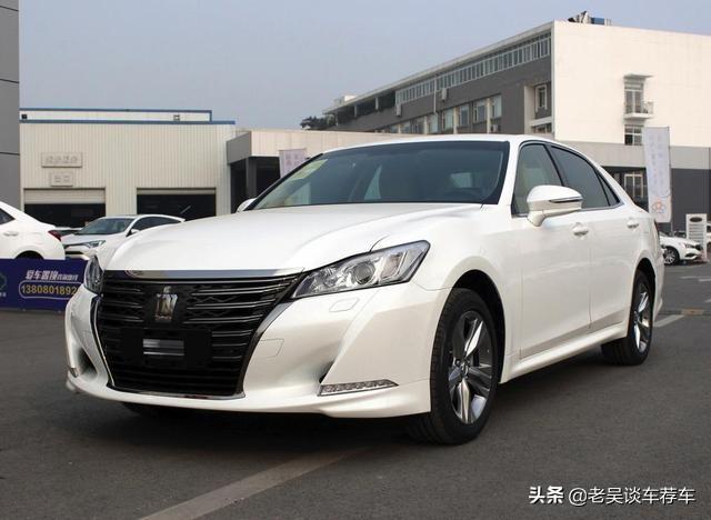 我想买丰田皇冠2.0T运动版，优惠多少？落地价超过27万吗