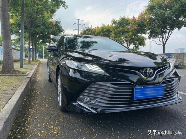 23岁小伙喜提丰田凯美瑞，完成上学时的梦想，优惠8千买贵了吗？