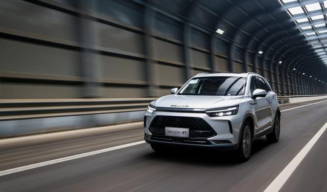 还买什么CS75PLUS，小宋看过BEIJING-X7后，毫不犹豫提顶配致领版
