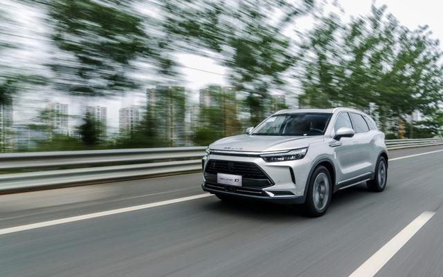 还买什么CS75PLUS，小宋看过BEIJING-X7后，毫不犹豫提顶配致领版