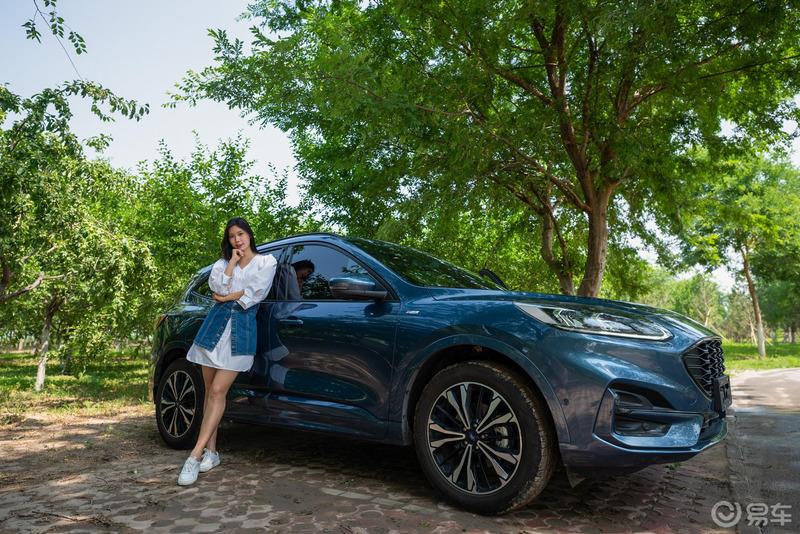 一睹人间盛世颜，小姐姐与福特锐际的午后时光