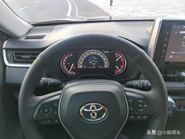 喜提丰田RAV4荣放，外观越改越像汉兰达，这个价格应该没买贵吧？
