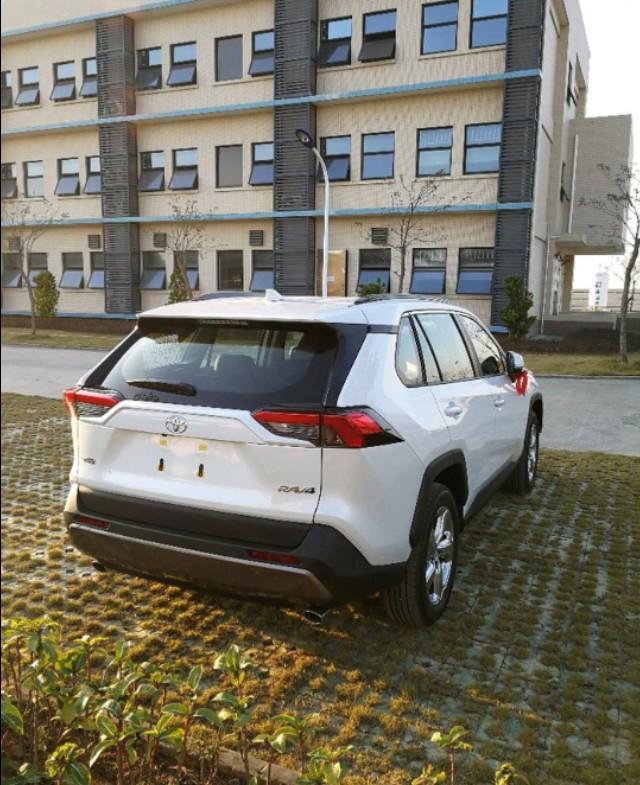 终于有优惠了，小伙喜提丰田RAV4，分享了用车感受，油耗很满意