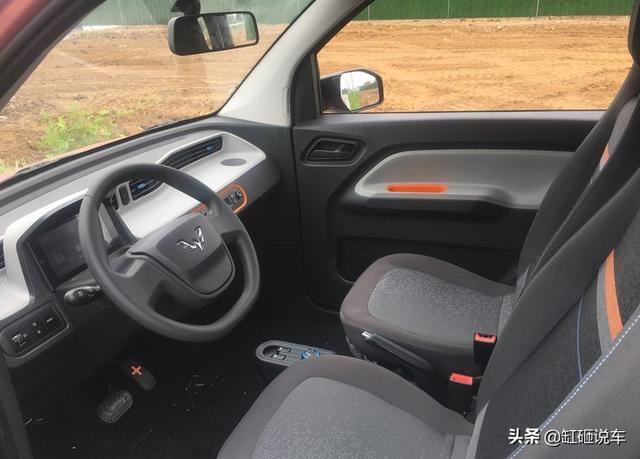 五菱又一神车，售价不到3万，“油耗”才6分/km，关键还是自动挡