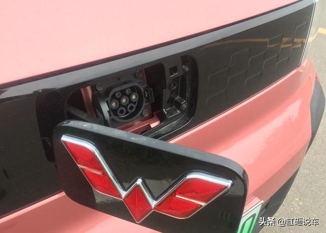 五菱又一神车，售价不到3万，“油耗”才6分/km，关键还是自动挡