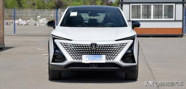 15万提了长安UNI-T，半个月后再开丰田C-HR，车主：想说句真心话