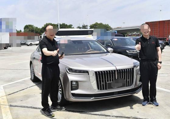 全国第一位红旗h9车主提车，见到真车之后，只说了4个字