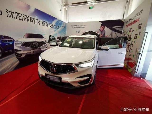 45岁大哥喜提讴歌RDX，质感不输一线豪华品牌，这个价格没买