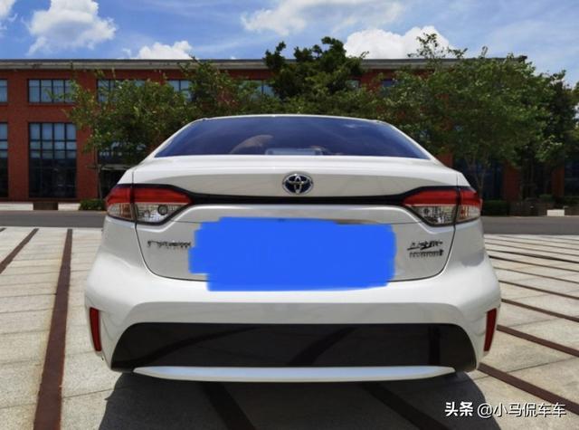 喜提2021款雷凌双擎版，油耗5升，安全配置无敌，这价格不算贵吧