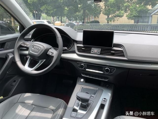 38岁大哥喜提奥迪Q5L，外观内饰升级都很大，这个价格没买贵吧？