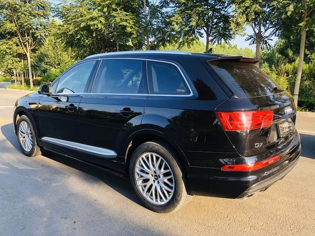 老司机今天说一款省油耐用的车2017年奥迪Q7，45TFSI。3.0T大功率