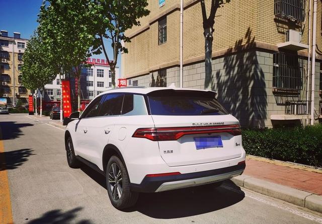 人生第一辆车，10万拿下比亚迪宋PRO，外观大气，动力很赞