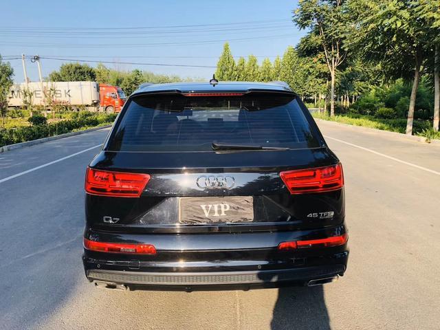 老司机今天说一款省油耐用的车2017年奥迪Q7，45TFSI。3.0T大功率