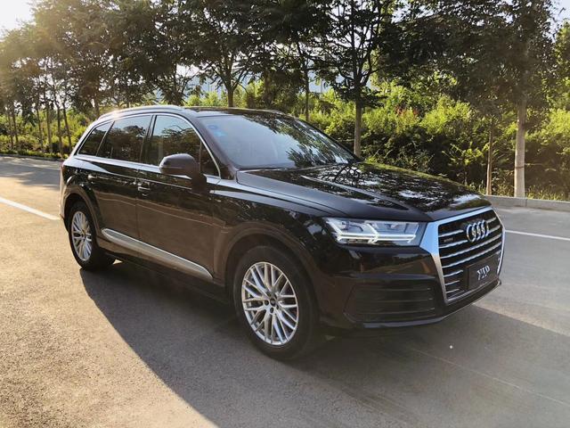 老司机今天说一款省油耐用的车2017年奥迪Q7，45TFSI。3.0T大功率